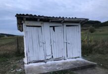Școala a început cu 13 școli cu toalete în curte în județ