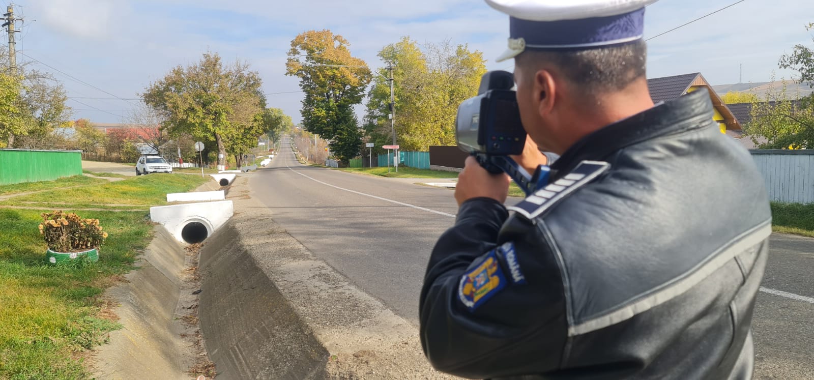 Circula cu 124 km/h deși avea permisul suspendat