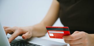Avertisment pentru vasluienii care cumpără online: cum îți protejezi cardul bancar și economiile de fraudele cibernetice