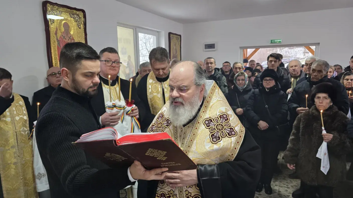 Episcop Ignatie sfintire capela mortuara Parohia Bacani preot credinta ortodox religie preot