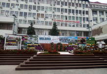 A doua ediție a expoziției și forumului bilateral „Moldova prezintă” și-a deschis porțile, în Centrul Civic din Vaslui