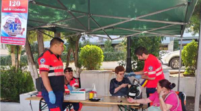 Zeci de vasluienii, bârlădeni și Hușenii au beneficiat de consultații medicale, cu ocazia zilei Serviciului de Ambulanță