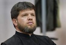 Părintele Vladimir Beregoi, președintele „Filantropia Ortodoxă” Huși, interviu la Basilica.ro: „Județul Vaslui e o zonă în care sărăcia, migrația părinților, abandonul școlar, lipsa locurilor de muncă și izolarea rurală afectează foarte multe familii”