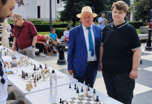 „Regii și pionii Vasluiului”, omagiu pentru Constantin Grosu pe tabla de șah a municipiului Vaslui