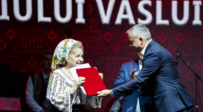 Mioara Velicu a primit titlul de Cetățean de Onoare pe scena Zilelor Culturale ale Municipiului Vaslui