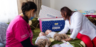 430 de mame și nou-născuții lor din județul Vaslui vor beneficia de sprijin în cea de-a patra ediție a programului Cutia Bebelușului