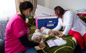 430 de mame și nou-născuții lor din județul Vaslui vor beneficia de sprijin în cea de-a patra ediție a programului Cutia Bebelușului