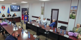 Cinci personalități au devenit cetățeni de onoare ai municipiului Vaslui: profesorii Liviu Neculai Gugleș, Constantin Grosu și Constantin Olaru, compozitorul și dirijorul Dumitru Jijie și interpreta Mioara Velicu